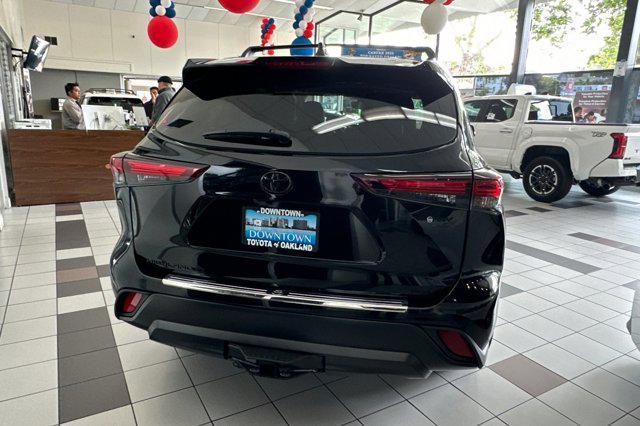 new 2025 Toyota Highlander Hybrid car, priced at $52,999