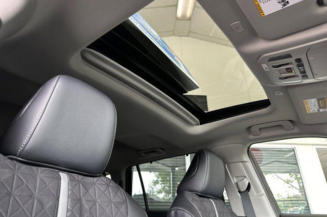 new 2025 Toyota Highlander Hybrid car, priced at $52,999