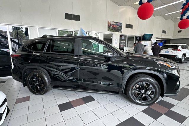 new 2025 Toyota Highlander Hybrid car, priced at $52,999
