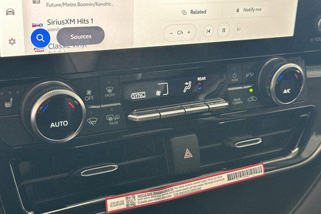 new 2025 Toyota Highlander Hybrid car, priced at $52,999