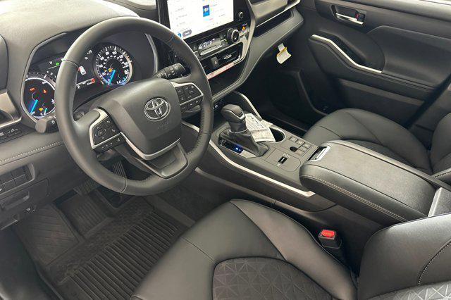 new 2025 Toyota Highlander Hybrid car, priced at $52,999