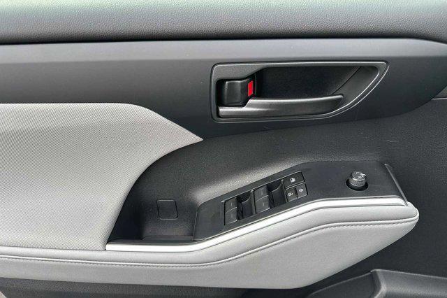new 2024 Toyota Highlander car, priced at $41,223