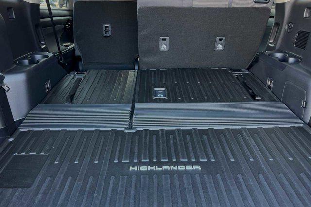 new 2024 Toyota Highlander Hybrid car, priced at $44,423