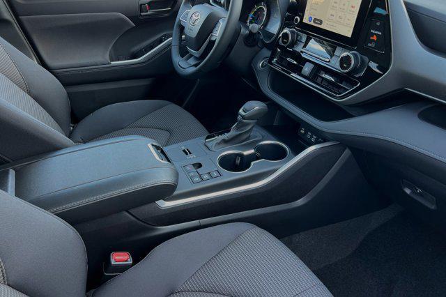 new 2024 Toyota Highlander Hybrid car, priced at $44,423