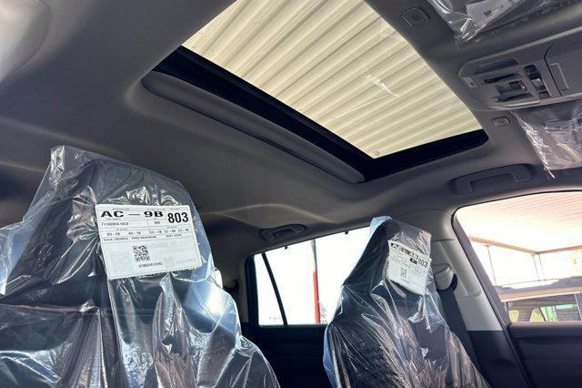 new 2025 Toyota Highlander Hybrid car, priced at $49,347