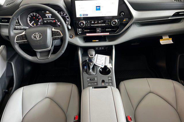 new 2025 Toyota Highlander car, priced at $48,118