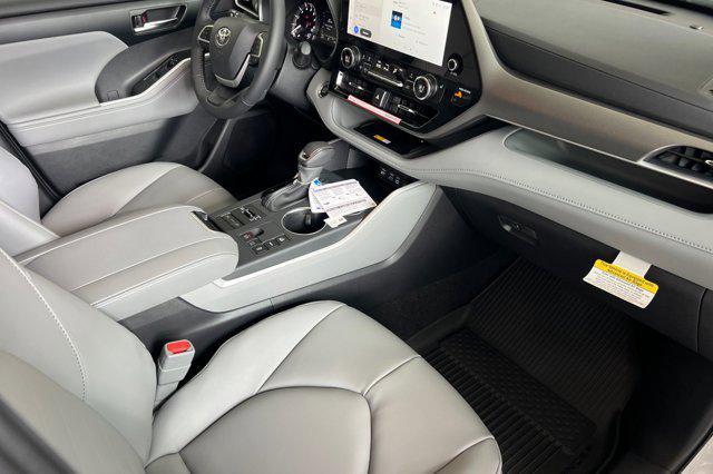 new 2025 Toyota Highlander car, priced at $48,118