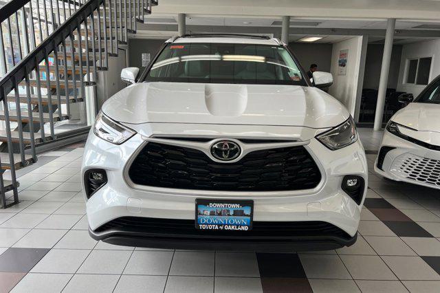 new 2025 Toyota Highlander car, priced at $48,118