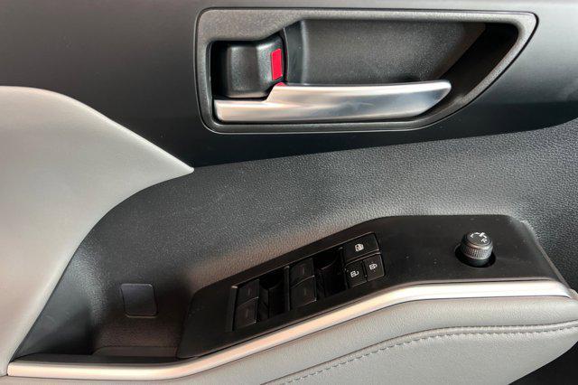 new 2025 Toyota Highlander car, priced at $48,118