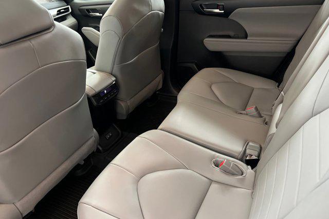 new 2025 Toyota Highlander car, priced at $48,118