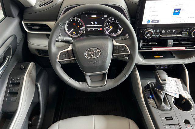 new 2025 Toyota Highlander car, priced at $48,118