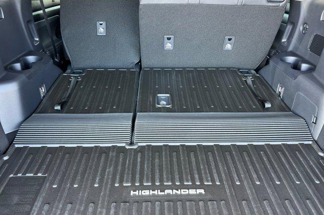 new 2025 Toyota Highlander Hybrid car, priced at $51,640