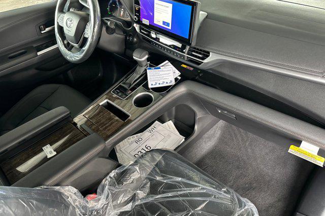 used 2025 Toyota Sienna car