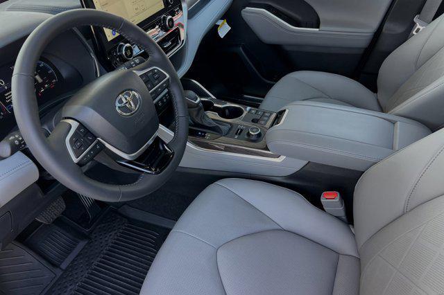 new 2024 Toyota Highlander car, priced at $48,999