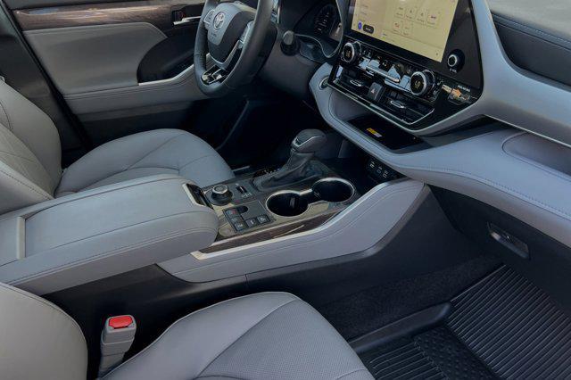new 2024 Toyota Highlander car, priced at $48,999