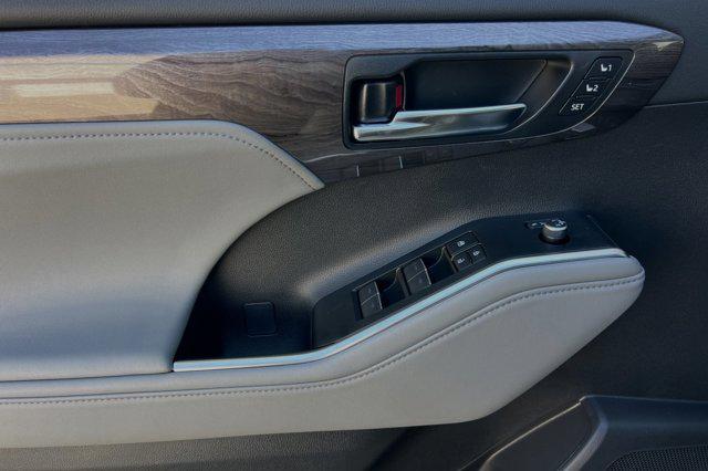 new 2024 Toyota Highlander car, priced at $48,999