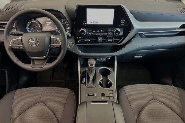 new 2024 Toyota Highlander Hybrid car, priced at $45,137