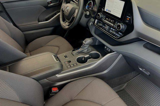 new 2024 Toyota Highlander Hybrid car, priced at $45,137