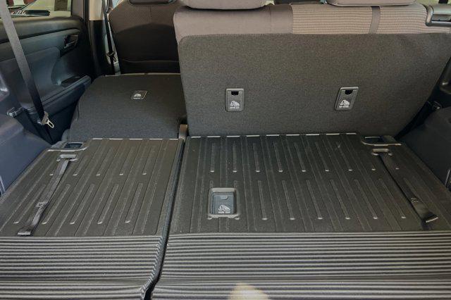 new 2024 Toyota Highlander Hybrid car, priced at $45,137