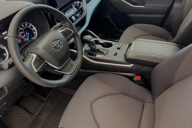 new 2024 Toyota Highlander Hybrid car, priced at $45,137