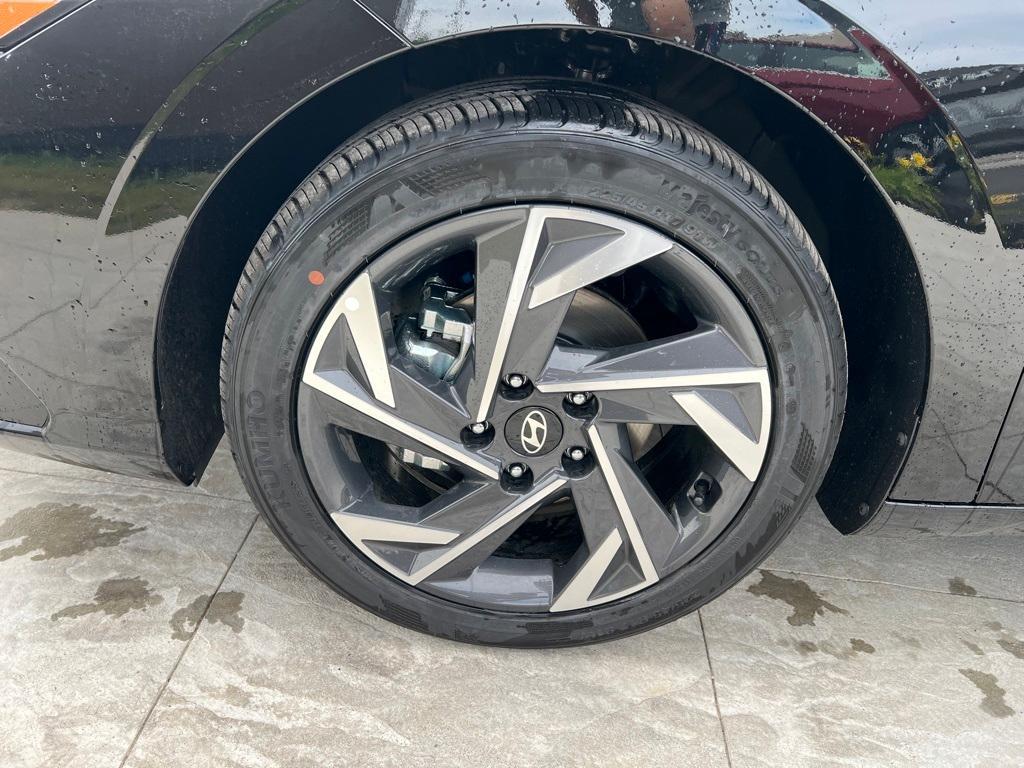 new 2025 Hyundai Elantra car, priced at $22,420