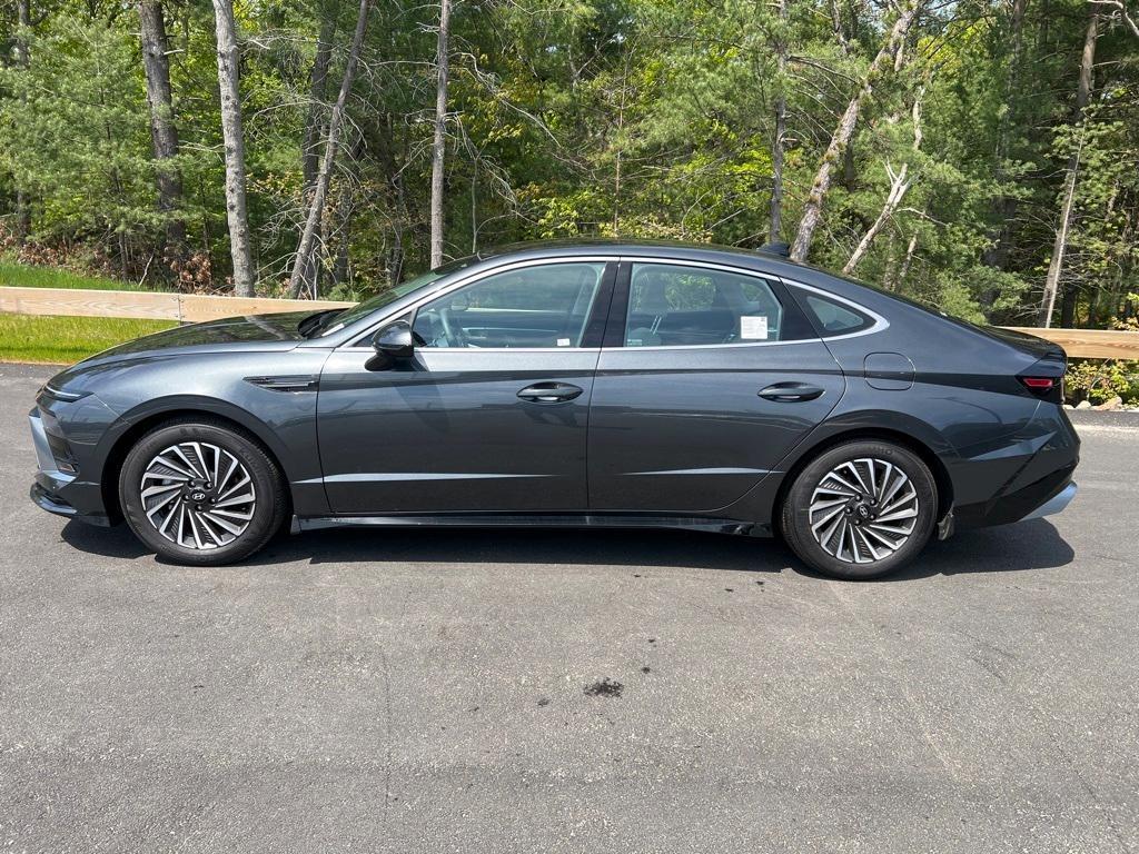 used 2024 Hyundai Sonata Hybrid car, priced at $26,198