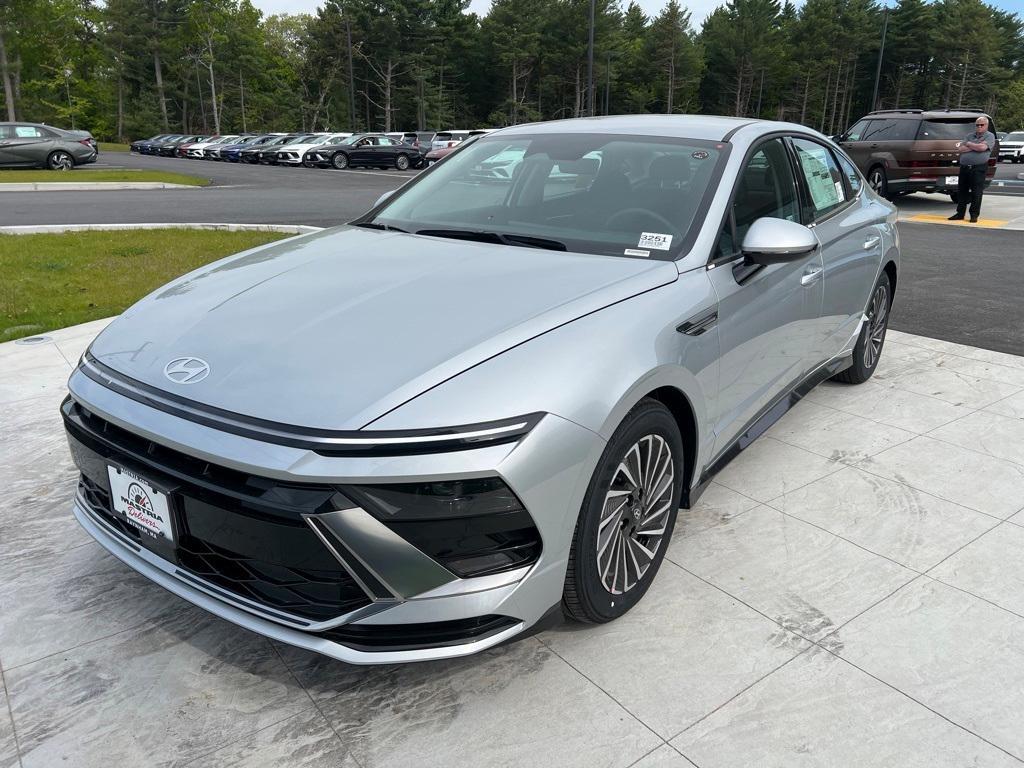 new 2025 Hyundai Sonata Hybrid car, priced at $32,110