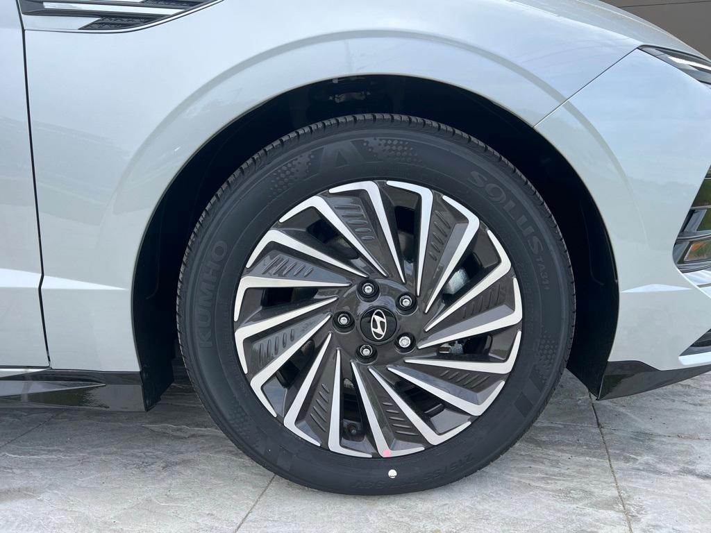 new 2025 Hyundai Sonata Hybrid car, priced at $32,110