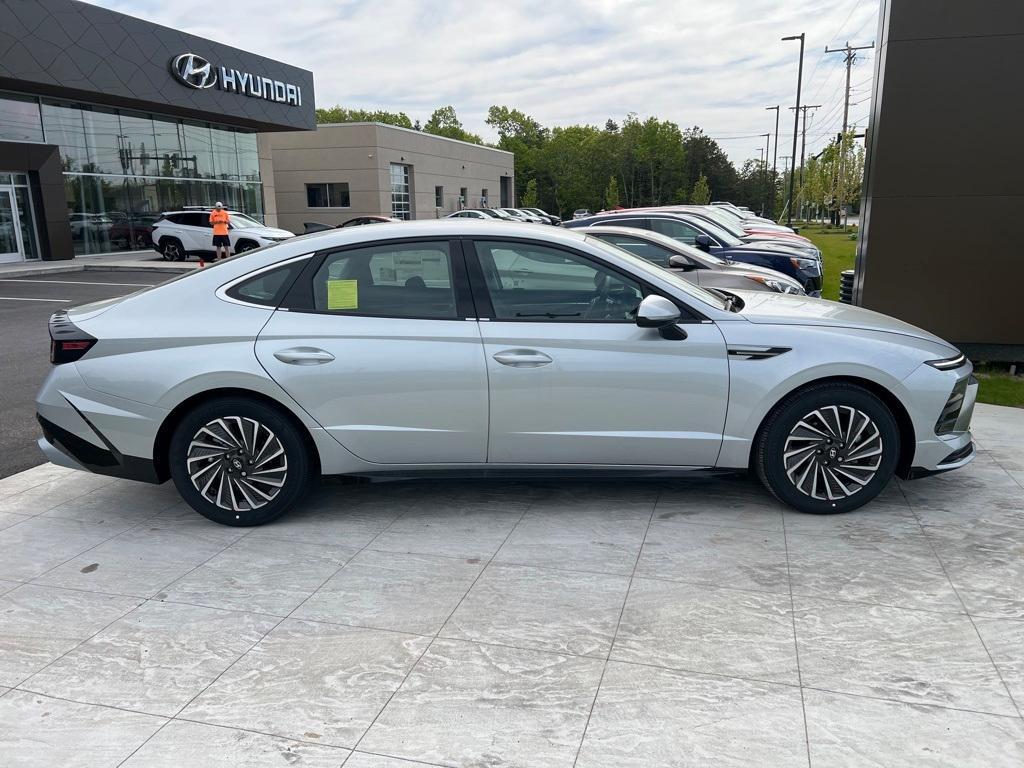 new 2025 Hyundai Sonata Hybrid car, priced at $32,110