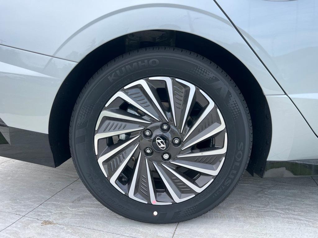 new 2025 Hyundai Sonata Hybrid car, priced at $32,110