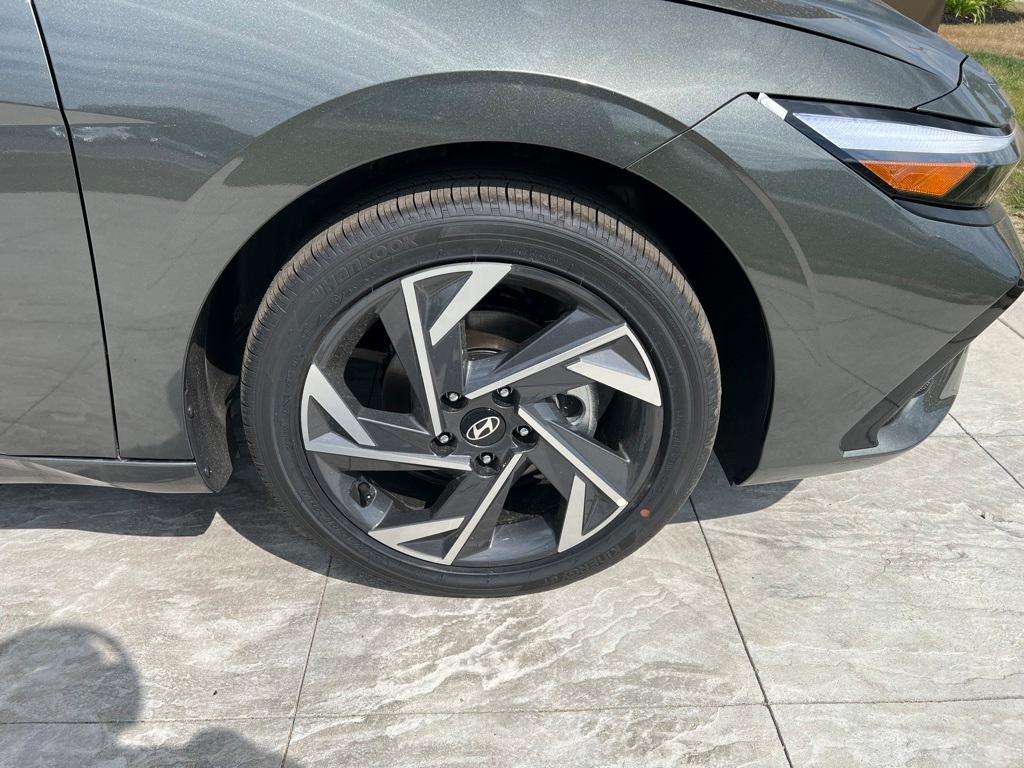 new 2025 Hyundai Elantra car, priced at $27,020