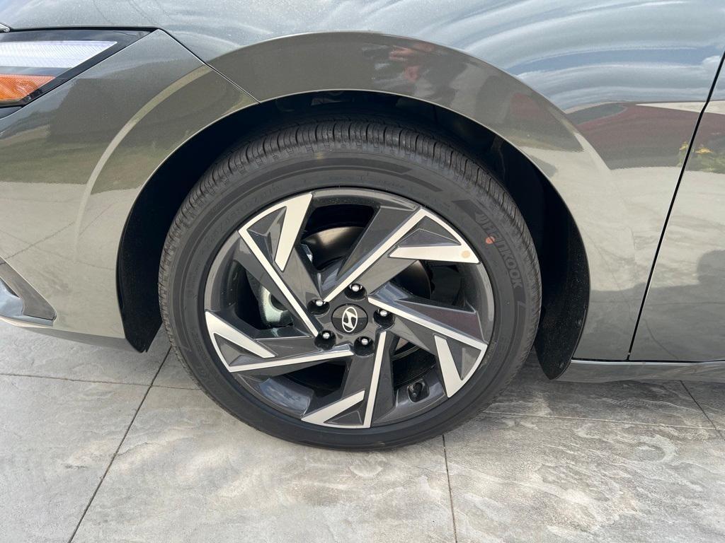 new 2025 Hyundai Elantra car, priced at $27,020