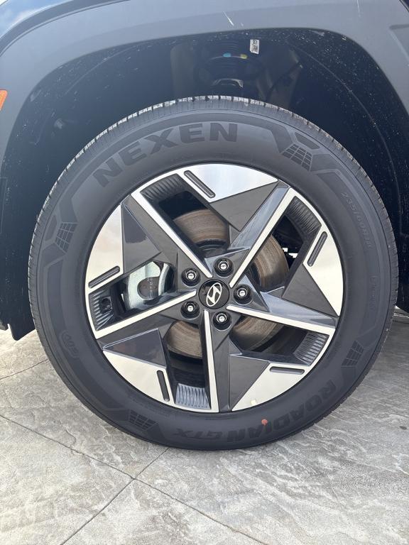 new 2025 Hyundai TUCSON Hybrid car, priced at $37,075