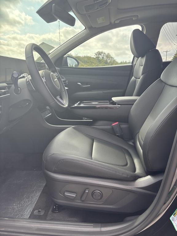 new 2025 Hyundai TUCSON Hybrid car, priced at $37,075