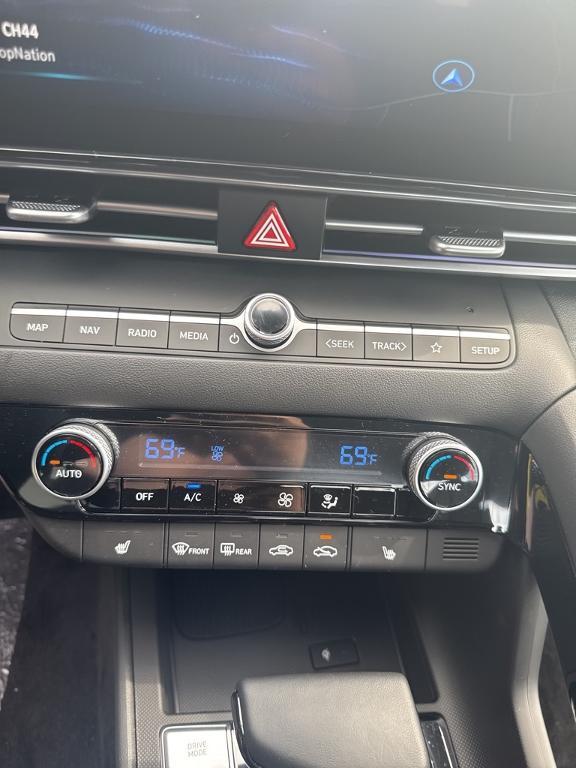 new 2025 Hyundai Elantra car, priced at $27,870