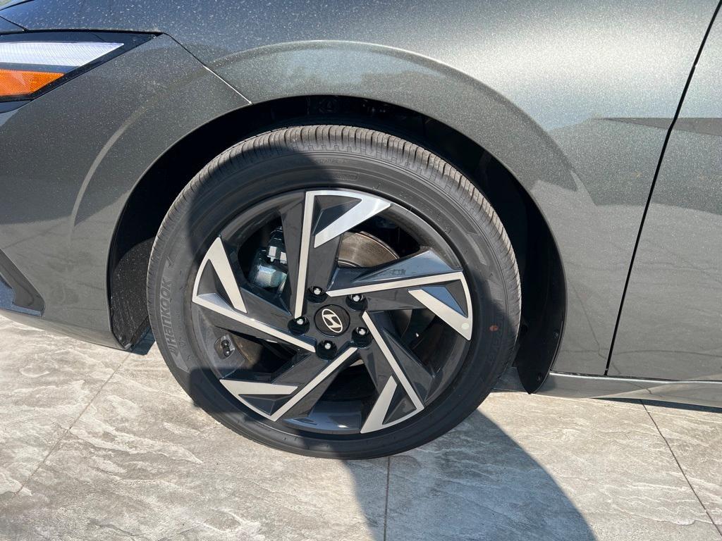 new 2025 Hyundai Elantra car, priced at $25,945