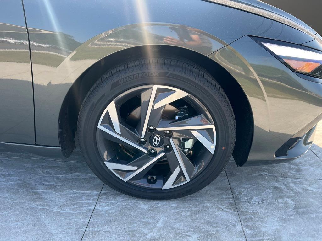 new 2025 Hyundai Elantra car, priced at $25,945