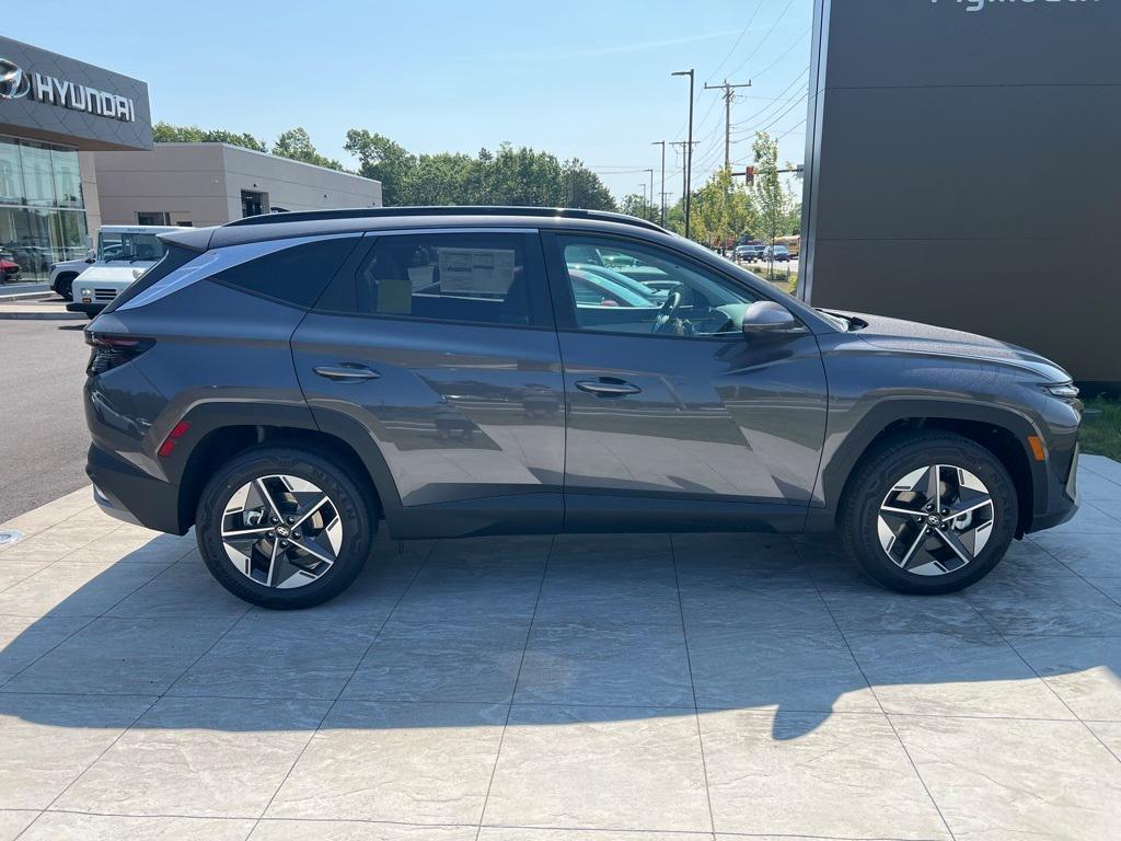 new 2025 Hyundai TUCSON Hybrid car, priced at $37,915