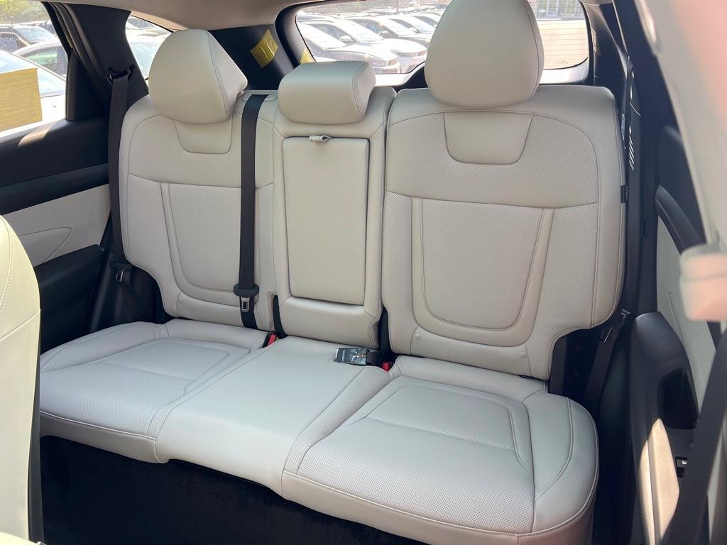 new 2025 Hyundai TUCSON Hybrid car, priced at $37,915