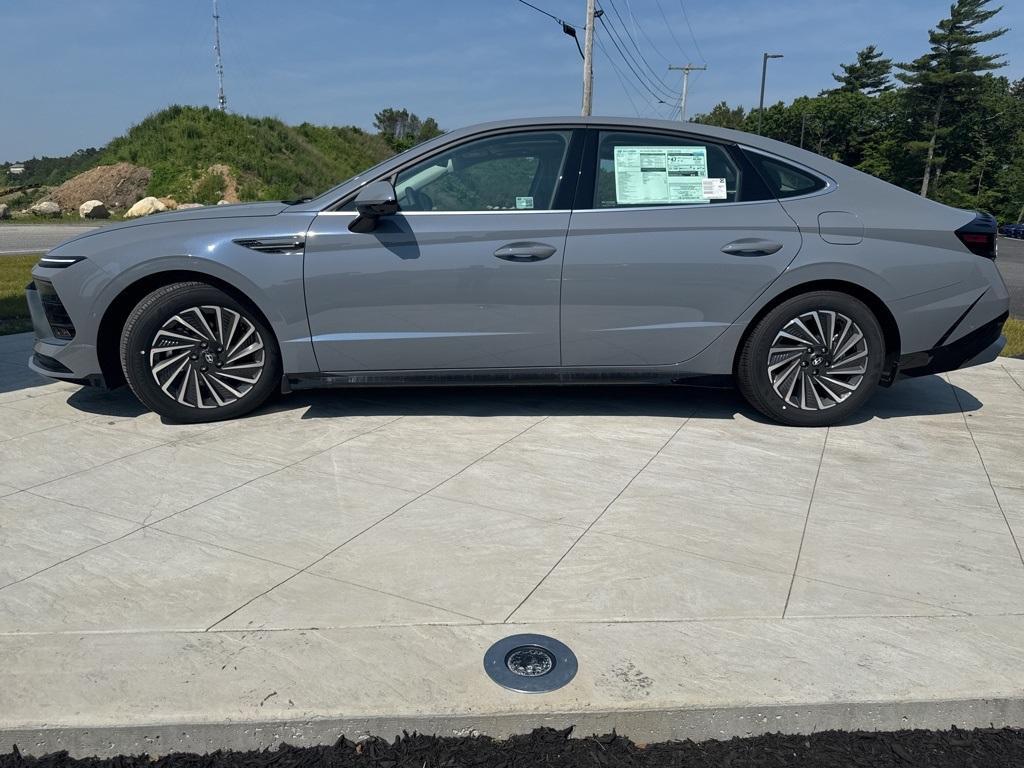 new 2025 Hyundai Sonata Hybrid car, priced at $39,490