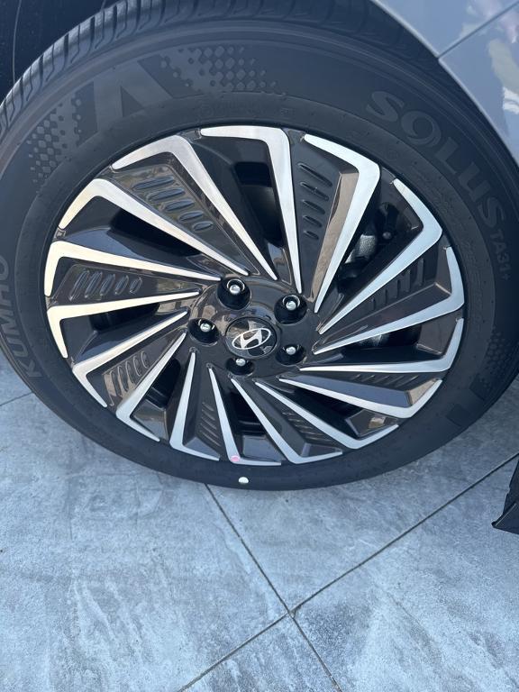 new 2025 Hyundai Sonata Hybrid car, priced at $39,490
