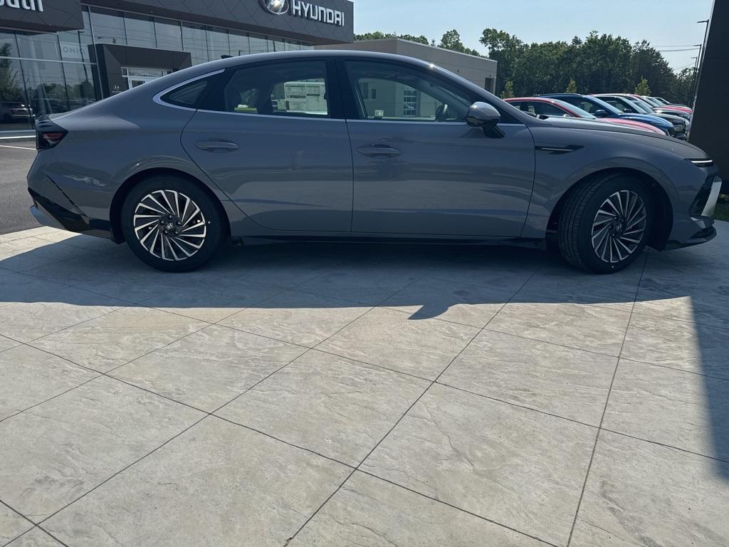 new 2025 Hyundai Sonata Hybrid car, priced at $39,490