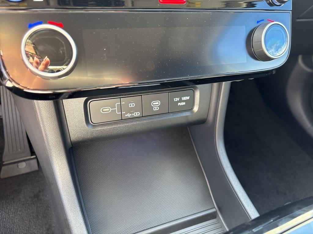 new 2025 Hyundai TUCSON Hybrid car, priced at $37,075