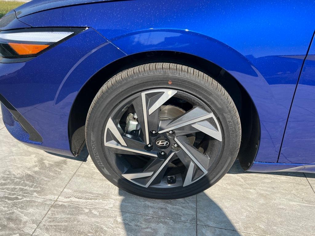 new 2025 Hyundai Elantra car, priced at $27,970