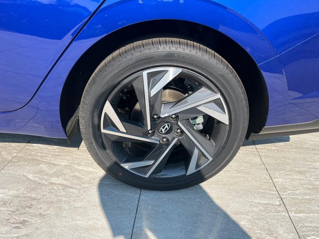 new 2025 Hyundai Elantra car, priced at $27,970