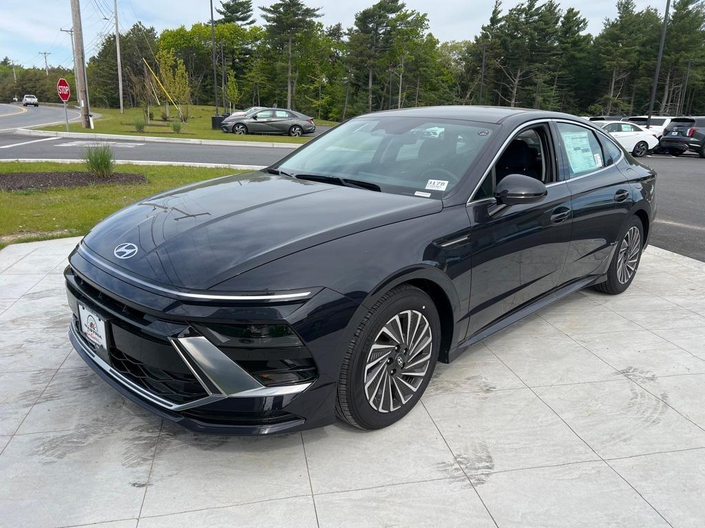 new 2025 Hyundai Sonata Hybrid car, priced at $31,925