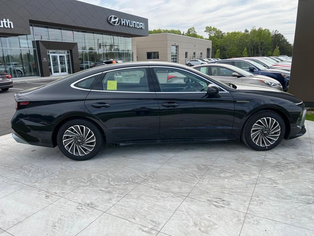 new 2025 Hyundai Sonata Hybrid car, priced at $31,925