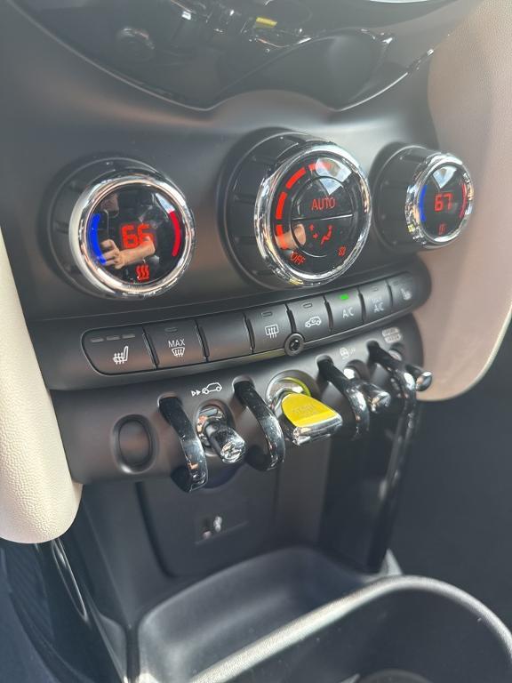 used 2021 MINI SE Hardtop car, priced at $22,898
