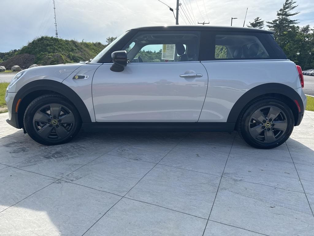 used 2021 MINI SE Hardtop car, priced at $22,898