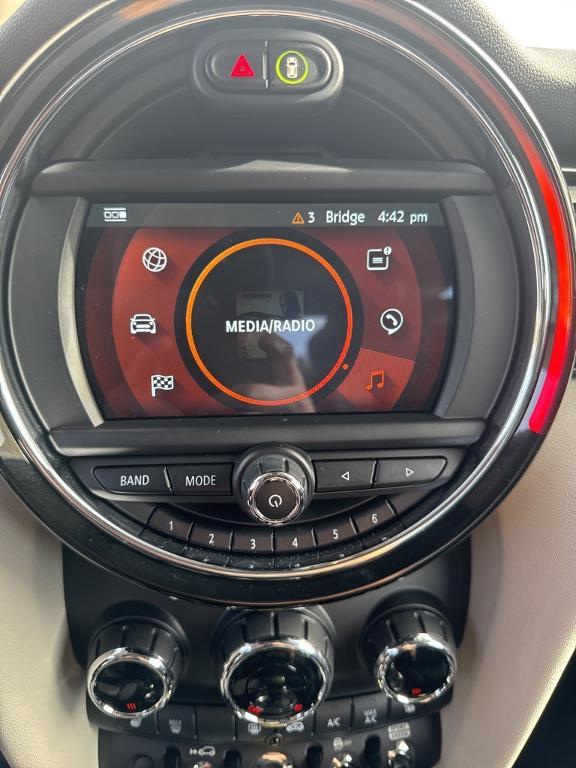 used 2021 MINI SE Hardtop car, priced at $22,898